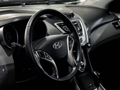 Imagem 4 de 12 de Hyundai Elantra 1.8 Gls 16v Gasolina 4p Automático