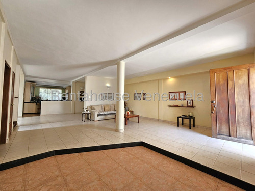 Amplia Quinta En Venta Al Este De Barquisimeto,lara Aa