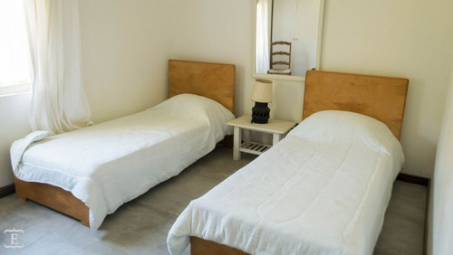 Casa En Venta De 3 Dormitorios En Club De Mar (ref: Est-21)