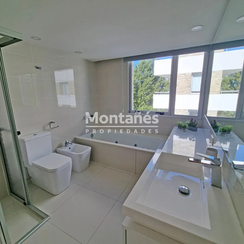 Apartamento En Primera Línea Pinares
