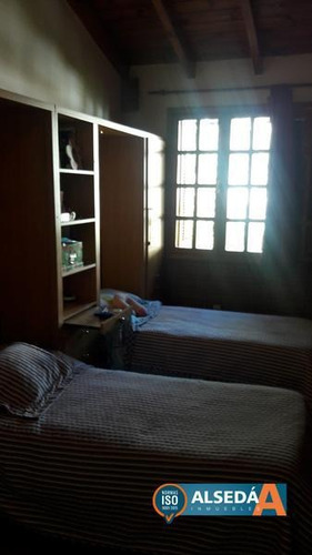 Casa De 3 Dormitorios , Cochera , Quincho Y Piscina , Excelente Calidad