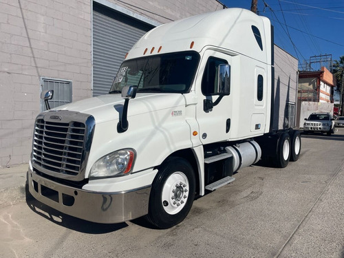 Tractocamión Nacional 2015 Freightliner Cascadia 125/camarot