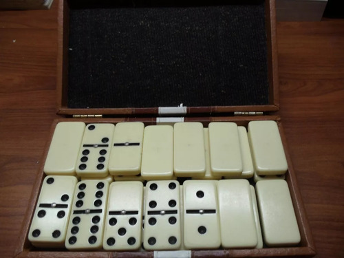 Domino(le Falta El 5/5)(5cm De Largo)(2,5 De Ancho)(0,7 Gso)