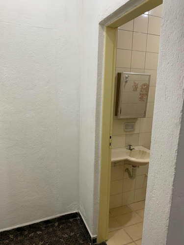 Casa De 3 Cômodos + Lavanderia Compartilhada
