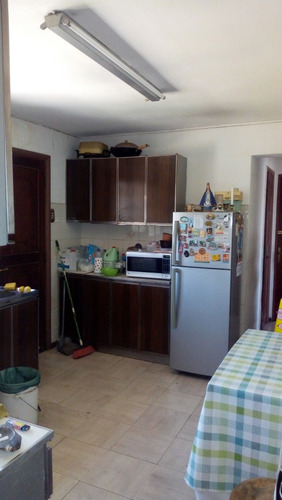 Barrio El Tenis, Casa Un Piso En Barrio Residencial