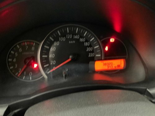 Imagen 12 de 14 de Nissan March 1.6 Sense Std 5 Vel Ac 2017
