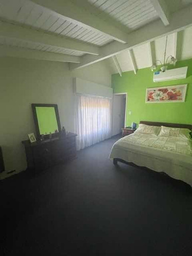 Venta - Casa En Esquina En Monte Grande!