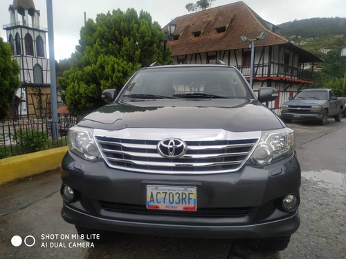 Imagen 3 de 12 de Toyota Fortuner 4x4