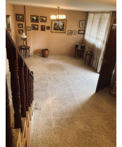 Piedra Azul. Venta Casa 189m2 3h+s/2.5b/1p. 2341