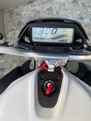 Imagen 8 de 17 de Mv Agusta Brutale 800