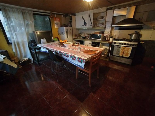 Casa De 2 Pisos Con 3d/2b. Privilegiada Ubicación