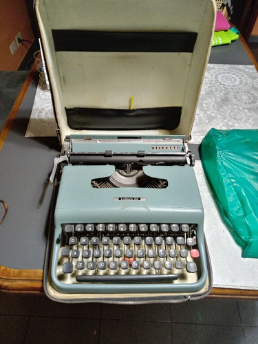 Maquina De Escribir Portatil Olivetti