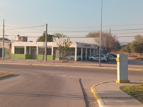 Venta Local Comercial, 3 Oficinas Vidriadas, 1 Baño, 1 Sala De Espera, 1 Cocina.