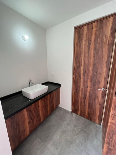 En Venta | Espectacular Casa En Privada Con Casa Club, Nuevo Refugio, Querétaro