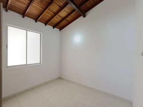 Casa En Arriendo En Prados Del Este. Cod A30500