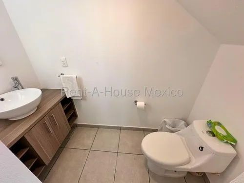 Venta - Casa En Esquina Con 3 Recámaras Y Terreno Excedente, El Mirador | Rahqro