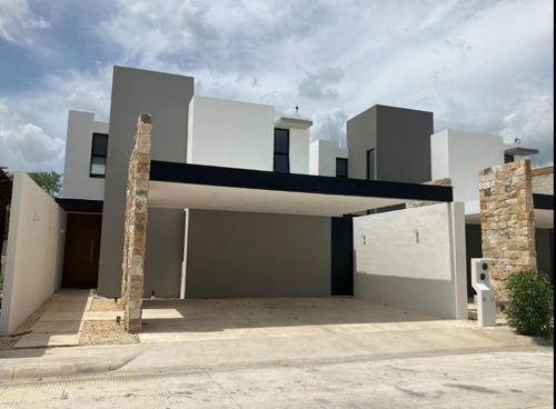 Casa En Venta Merida Con Alberca En Privada Con Amenidades!!