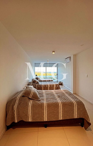 Imagen 12 de 16 de Alquiler Anual Apartamento 2 Dormitorios Con Vista Al Mar, Terraza Con Piscina Privada!