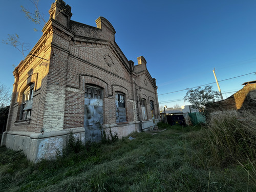 Vendo Histórico Edificio En Basavilbaso, Entre Ríos.