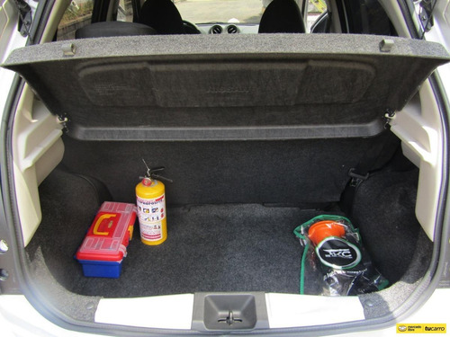 Imagen 21 de 25 de Nissan March 1.6 Advane At