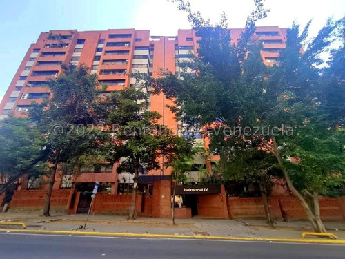 Fina Barro Vende Apartamento En Los Dos Caminos 23-13172 Yf