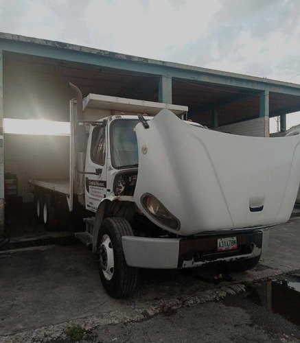 Imagen 4 de 8 de Freightliner M2 106