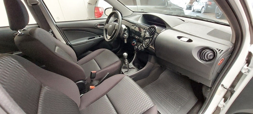 Imagen 5 de 7 de Toyota Etios 2022 1.5 Sedan Xs