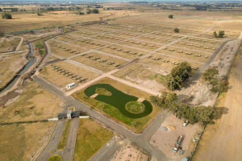 Imagen 5 de 21 de Un Barrio Cerrado Diferente! Granja, Arroyo, Piscinas, Deportes, Y Mucho Mas! Bajas Expensas!