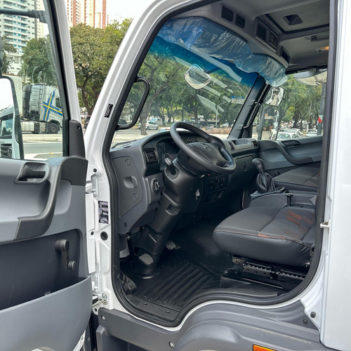 Mb Accelo 1017 Ano 2025 Chassi 4x2 Zero Km Financia Até 100%