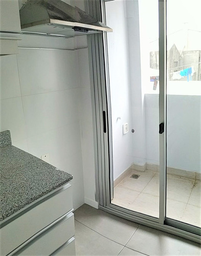 Imagen 5 de 11 de Apartamento 2 Dormitorios, Balcón, Terraza Lavadero, Centro.
