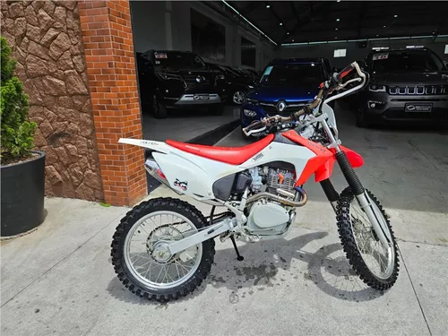 Honda CRF 230  Moto de trilha, Carros e motos, Capacetes para