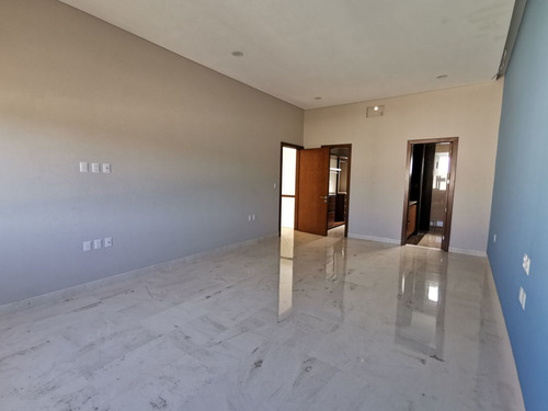 Casa Lujosa En Residencia En Las Palmas Green Con Alberca