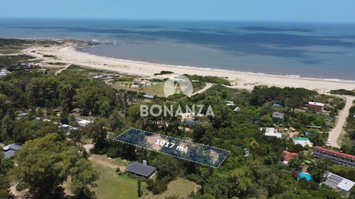 Imagen 1 de 11 de Terreno En Venta Con Muy Buena Ubicación En Punta Colorada, Piriápolis. A 1 Cuadra De La Playa.