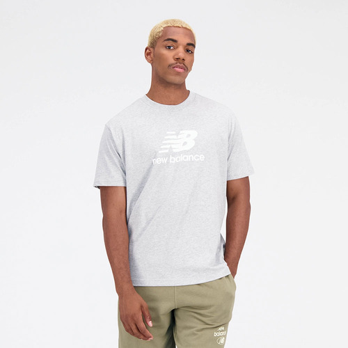 Remera Hombre New Balance Essentials Stacked Mta31541