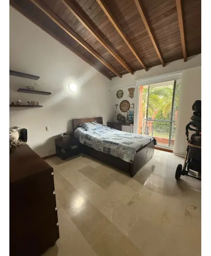Casa Envigado Con Piscina Privada- 3alcobas-estudio- Área Total 397mt2