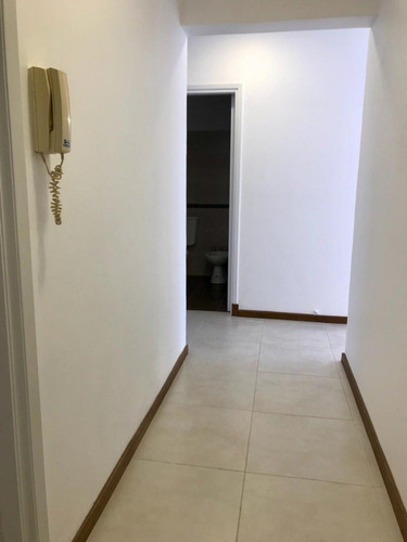 Imagen 2 de 12 de Venta 3 Ambientes Con Balcon - Zona Centro