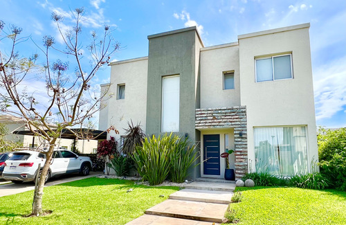 Casa  En Venta En Alvear De Benavidez, Benavidez, Tigre