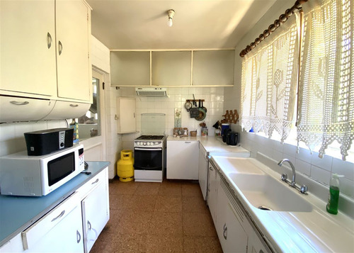 Casa En Venta De 6 Dorm. Frente A La Playa De Zapallar