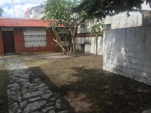 Casa Para Reciclar De 3 Ambientes Cochera Parque