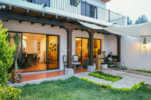 Imagen 13 de 18 de Casa En Venta De 2 Niveles En Ciudad Vieja Sobre La Rn-14