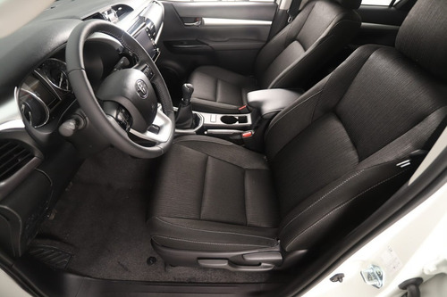 Imagen 12 de 15 de Toyota Hilux 4x4 Dc Srv 2.8 Tdi 6 At