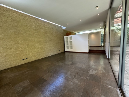 Comoda Y Amplia Casa En Condominio De Primer Nivel