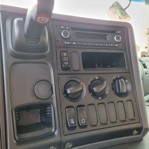 Imagem 12 de 15 de Caminhão P 310 Scania 8x2 Bitruck Baú Câmara Fria 2017 P310