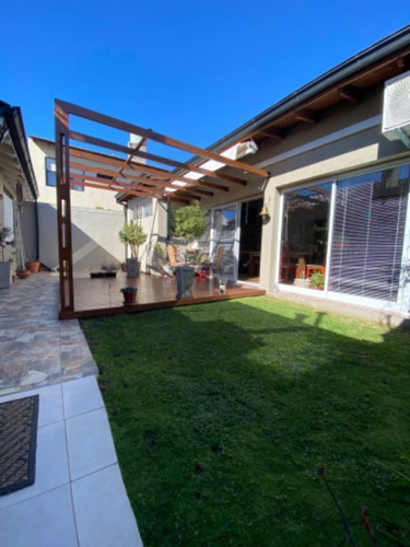 Casa En Venta - 2 Dormitorios 2 Baños - 230mts2 - Mar Del Plata