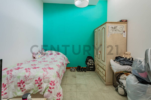 Casa De 3 Ambientes Con Jardín, Patio Y Terraza Lote Propio En Sarandí