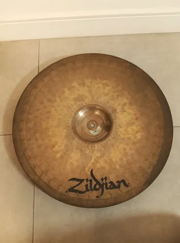 Prato Zildjian Zxt Medium Ride 20, Bronze B12, Excelente