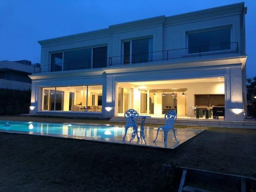 Casa En Venta Ubicado En El Golf, Nordelta