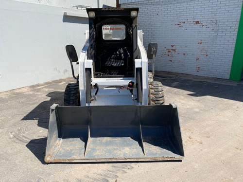 Minicargadora Iron H50