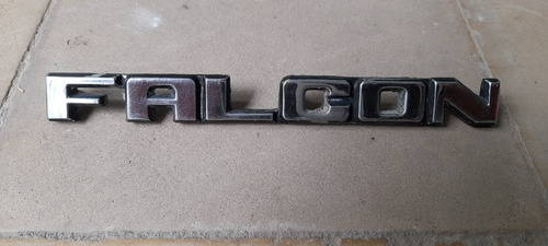 Insignia Metalica De Baul Ford Falcon 