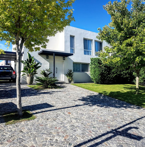 Casa Minimalista En Las Tipas Nordelta